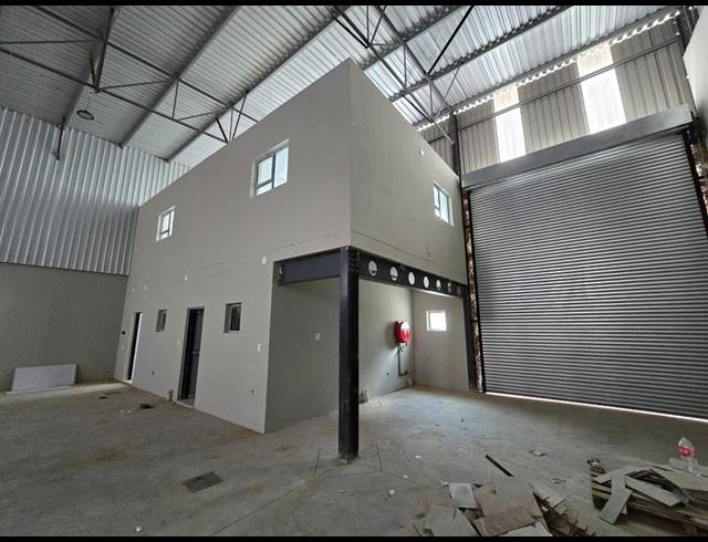 350M² WAREHOUSE TO LET IN CLEVELAND